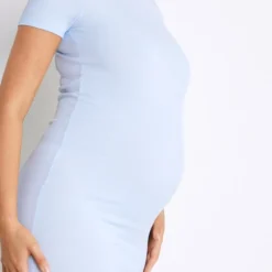 Maternité Robe De Grossesse Mi-longue Bleu Ciel Côtelée à Col Ras-du-cou -Promos Jupe Éthérée Boutique 90a296c5904a3cacdd4d8fb851ea42666f5f3456 cnd7199 4