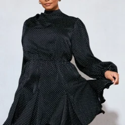 Plus Robe Droite Noire Imprimé Pois à Ourlet Plissé