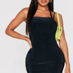 Shape Robe Noire Moulante à Bretelles Froncée Devant