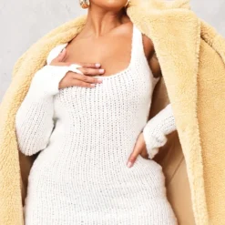 Shape Robe Moulante Crème En Maille Tricot à Col Carré Et épaules Dénudées -Promos Jupe Éthérée Boutique 9d4922a2c096ac909ee6f38522ccd3312b4fe2a0 cnb8738 4