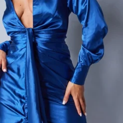 Petite Mini Robe Satinée Bleu Marine à Lien Noué Devant -Promos Jupe Éthérée Boutique 9fd79a27bc4a9131dc40ed27a6c310c9a2714b3b cmv3390 5