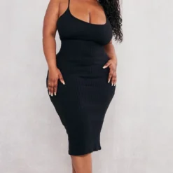 Plus Robe Mi-longue Noire Texturée à Bretelles Et Détail Coutures