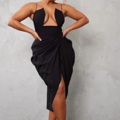 Shape Robe Mi-longue Noire Tissée Froncée Découpée