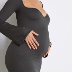 Maternité Robe De Grossesse Côtelée Gris Anthracite à Manches Longues Détail Contours -Promos Jupe Éthérée Boutique a8da9818abdc329d4f3edd26420c68d74d67c609 cnc9928 4