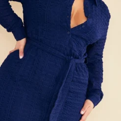 Plus Robe Chemise Texturée Bleu Marine à Nouer Sur La Taille -Promos Jupe Éthérée Boutique aa0d7d351b4133ce281b843ebc525e9db779b085 cnc7365 4