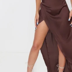 Petite Robe Longue Satinée Chocolat Détail Portefeuille 8 Petite Robe Longue Satinée Chocolat Détail Portefeuille -Promos Jupe Éthérée Boutique ab371e3f2fc8ceb5865dbaba5bbd92b29094fd0f cmv1024 5