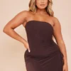 Logic Shape Robe Bustier Très Moulante Marron Chocolat à Côtés Froncés Et Ourlet Volanté