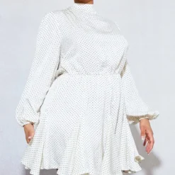 Plus Robe Droite Crème Imprimé Pois à Ourlet Plissé -Promos Jupe Éthérée Boutique acbe6d69fdd77a1a926b32c41c556d0a6b506b52 cnd4901 3