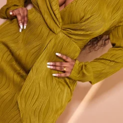 Plus Robe Plissée Vert Olive Croisée Sur Le Devant -Promos Jupe Éthérée Boutique b16d7fa2a8e03cbd575ed3d29a1b75dc8da35cf9 cmw3938 5