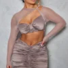 Shape Robe Moulante Satinée Froncée Taupe à Mesh Superposé Et Découpes