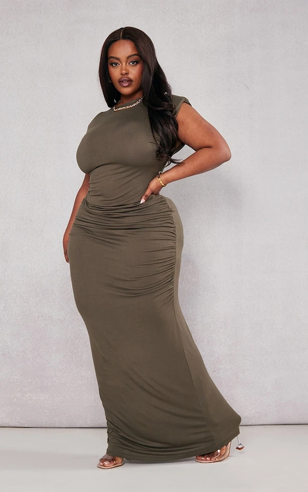 Plus Robe Longue Kaki Mousse à épaulettes Froncée Sur Le Côté 3 Plus Robe Longue Kaki Mousse à épaulettes Froncée Sur Le Côté – Image 3