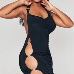 Shape Mini Robe Moulante Noire Découpée à Détail Anneau