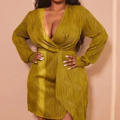 Plus Robe Plissée Vert Olive Croisée Sur Le Devant -Promos Jupe Éthérée Boutique b4ffc54859ab3a382144bbf6054094da28603c97 cmw3938 4