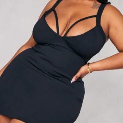 Plus Robe Moulante Noire à Bretelles -Promos Jupe Éthérée Boutique bab31f93b51750f384c7895f98a579ed7c0ef376 cnb6948 4