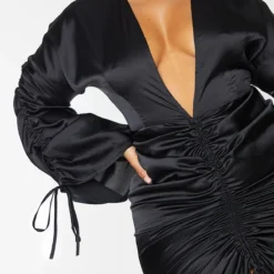 Plus Robe Décolletée Satinée Noire Froncée Sur L'avant -Promos Jupe Éthérée Boutique bd711a4907f5f8dfd05f548fad8a9c199eb78b23 cmn8204 5