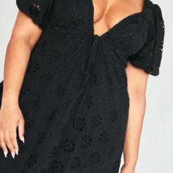 Plus Robe Droite Noire En Broderie Anglaise à Manches Bouffantes -Promos Jupe Éthérée Boutique c09d8045295052a17856ed528f11b9bdb028cce1 cnd4862 4