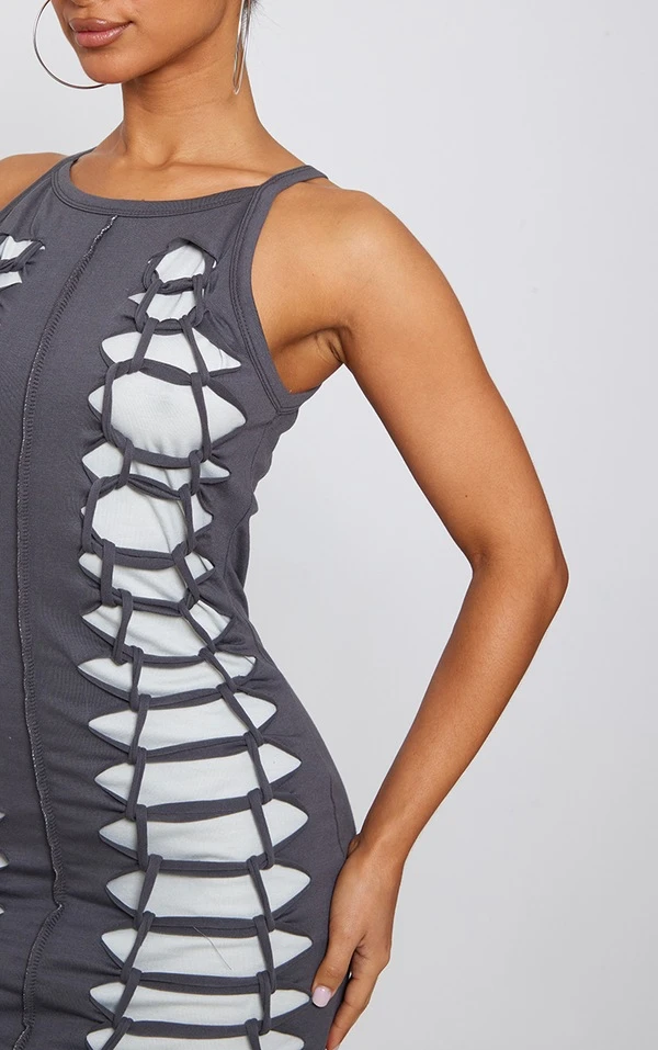 Petite Mini Robe Déchirée Gris Anthracite Style Tressé 4 Petite Mini Robe Déchirée Gris Anthracite Style Tressé – Image 4