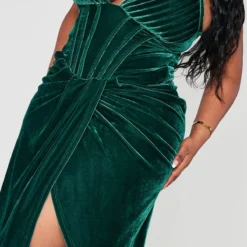 Robe Moulante En Velours Vert émeraude Décolletée à Détail Corset -Promos Jupe Éthérée Boutique cefa19f1b55cff7c5b3071dd679affe7ecdad0df cna8365 4