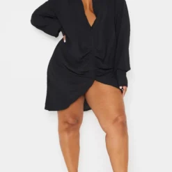 Plus Robe Chemise Texturée Noire à Détail Drapé Et Manches Longues