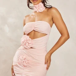 Petite Mini Robe Rose Découpée Détail Fleurs