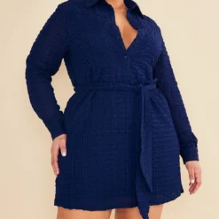 Plus Robe Chemise Texturée Bleu Marine à Nouer Sur La Taille -Promos Jupe Éthérée Boutique d7602690c219a26b68f963825096722b9865d22c cnc7365 3