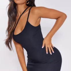 Petite Mini Robe Noire à Bretelle Asymétrique
