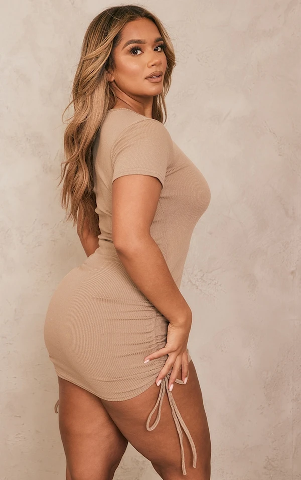 Logic Shape Robe Moulante Côtelée Marron Foncé à Côtés Froncés Et Manches Courtes 2 Logic Shape Robe Moulante Côtelée Marron Foncé à Côtés Froncés Et Manches Courtes – Image 2