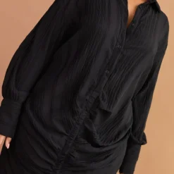 Plus Robe Chemise Longue Noire Texturée à Manches Longues Froncée Sur Le Devant -Promos Jupe Éthérée Boutique e4968b2b54584f77b1ac893023cb29c0d1d8b587 cmw4085 5