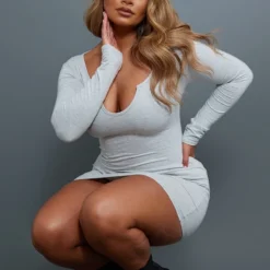 Logic Shape Robe Moulante Manches Longues En Coton Gris Cendré à Col Découpé -Promos Jupe Éthérée Boutique e5b9cc5c6b2e1832ed9adf100dda3844fa17ec04 cnc8779 3