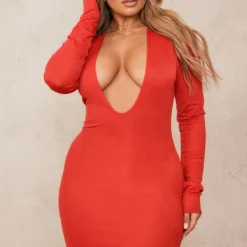 Shape Robe Rouge En Crêpe Très Décolletée