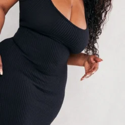 Plus Robe Mi-longue Noire Texturée à Bretelles Et Détail Coutures -Promos Jupe Éthérée Boutique efcedf59538fc6243f737c8aa11f0e42f3e84538 cnd5056 4