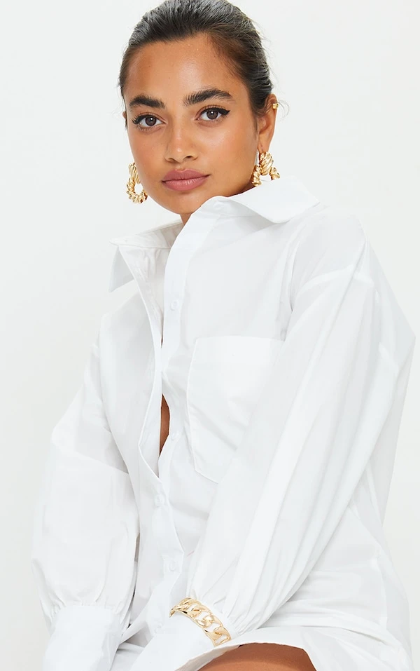 Petite Robe Chemise Oversize Blanche à Manchettes 4 Petite Robe Chemise Oversize Blanche à Manchettes – Image 4