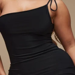 Logic Shape Robe Longue Moulante Noire à Bretelles Nouées -Promos Jupe Éthérée Boutique f1487d8a2a76520baa15f930e2680fe07997c719 cmy8126 5