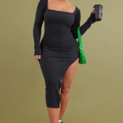 Shape Robe Mi-longue Côtelée Brossée Noire Fendue à Col Carré