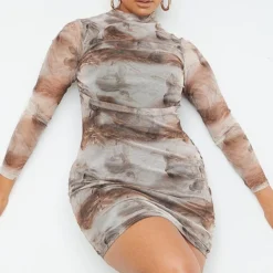 Shape Robe Moulante Froncée En Mesh Marron Imprimé Fumée à Col Montant