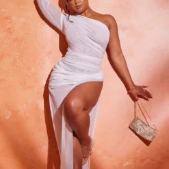 Plus Robe Longue En Mesh Transparent Blanc à Détail Jupe Froncée Et Fente Sur La Cuisse